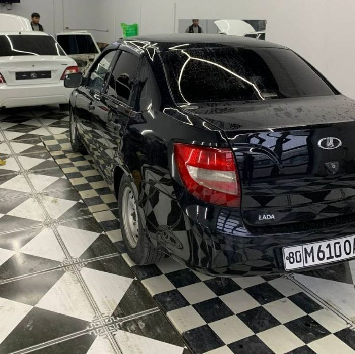 Лада машина сотилади