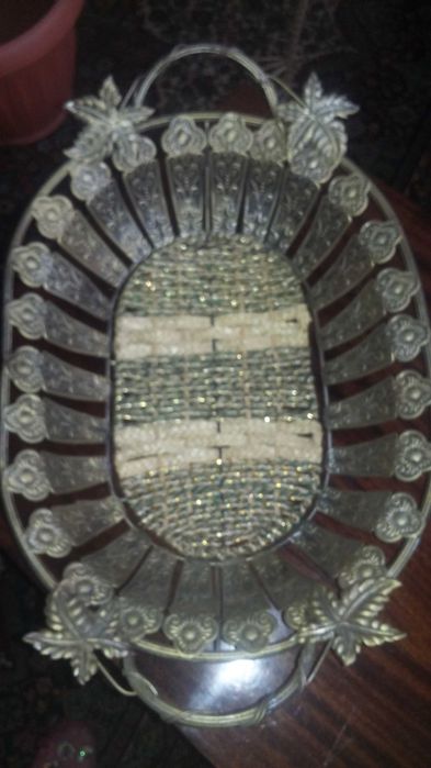 Разнос металлический с плетением