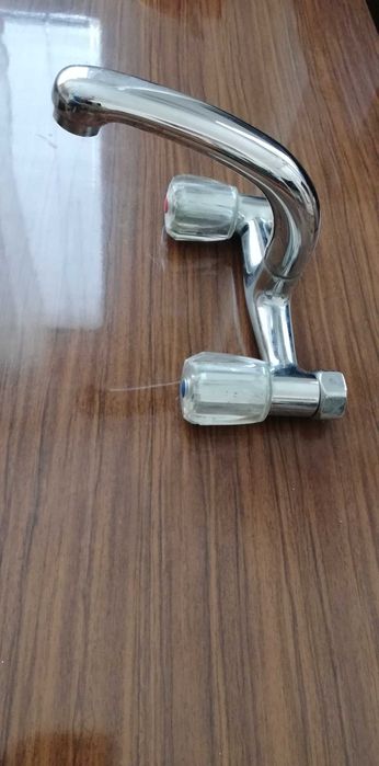 Смесител стенен за кухня с горен чучур