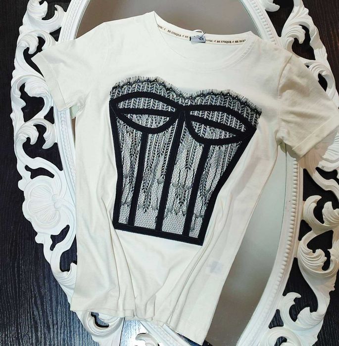 Тениски тип корсет