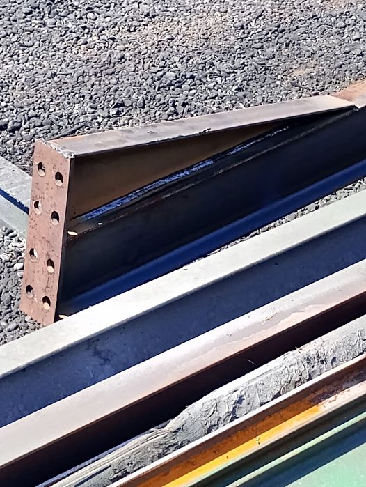 Vând hală metalică de pe stoc 10 cu 20 cu 4 m la streașină tot cu montaj la super preț facem și alte mărimi orice mărime