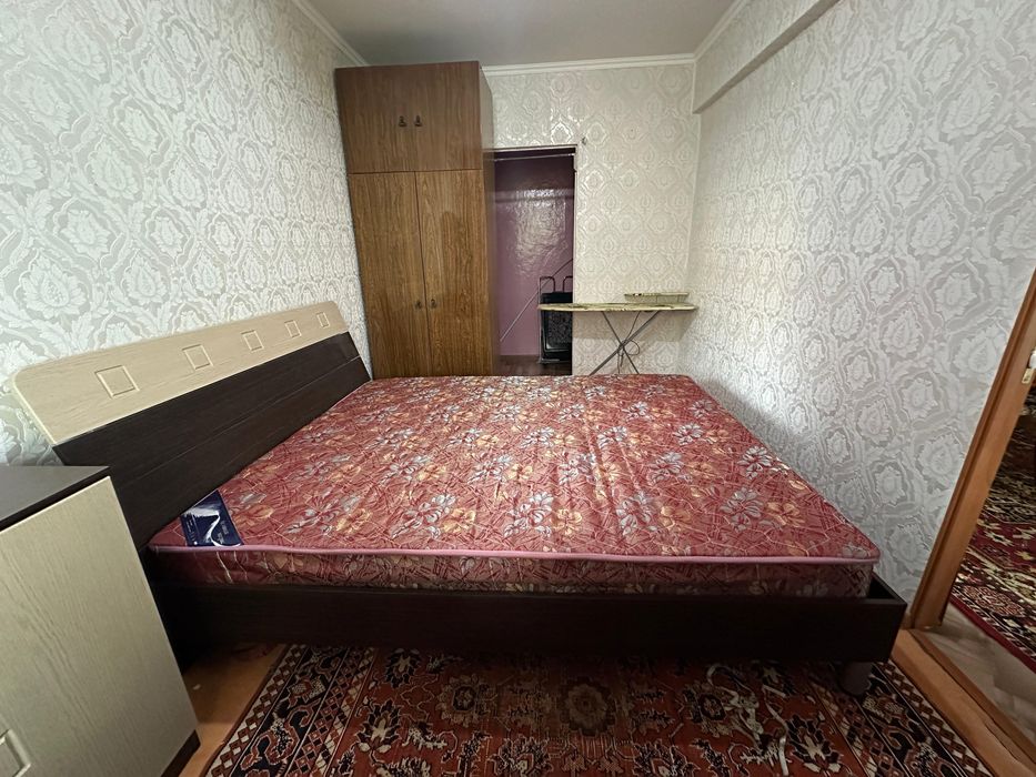 Двуспальная кровать с матрасом