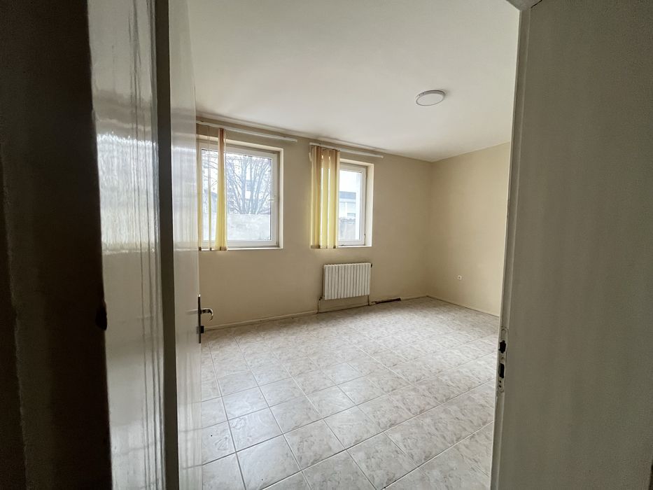 Продава се Офис в Добрич, Център - 1169 кв.м за 514 €/кв.м - Снимка #5