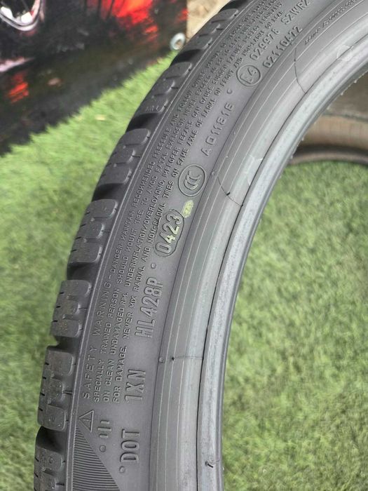 305 30 21 PIRELLI