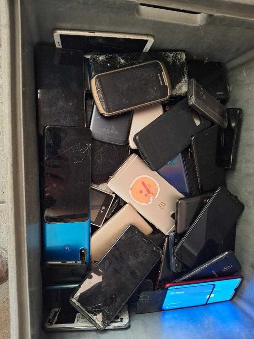 vand lot 100 telefoane de piese