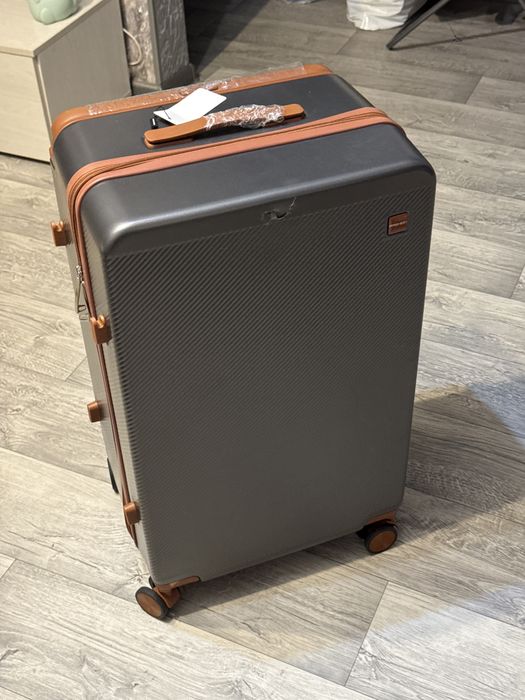 Чемодан большой, абсолютно новый