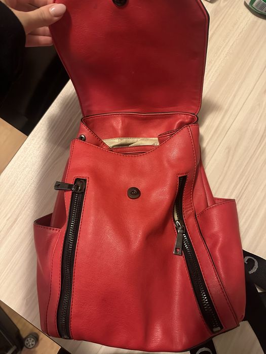 Раница червена Guess