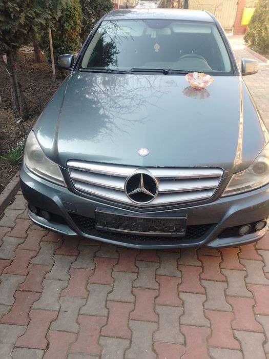 Vând Mercedes Benz 2011