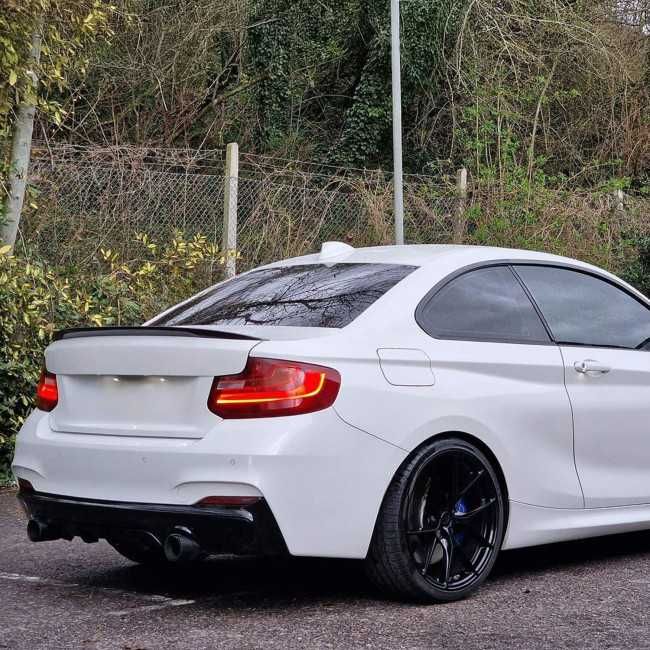 Eleron Lip Codita Portbagaj BMW Seria 2 F22 / F23 / F87, Negru Lucios