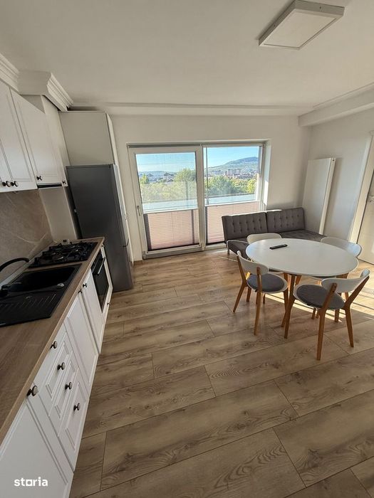 Apartament 3 camere , zona Stefan cel Mare