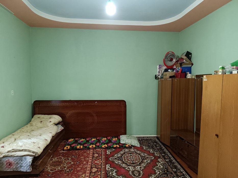 Sergili uzumzor mahallada  uchaska sotiladi.