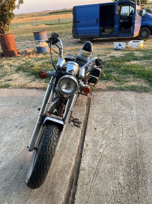 Schimb  cu  motocross de 250 cc.Motocicleta Lexmoto 125 cc Lowride