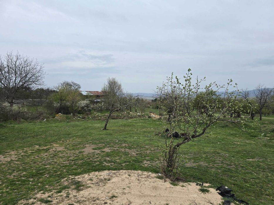 Поземлен инот в гр. Карлоово, м. Ени Кория