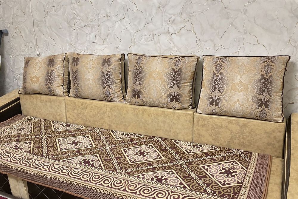 Продается диван в хорошем состоянии