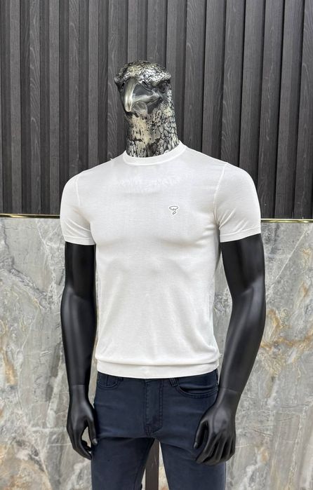 Erkaklar kiyim do'koniga o'g'il bola ishchi kerak