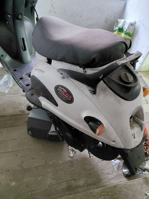 Dezmembrez scuter baotian  4T