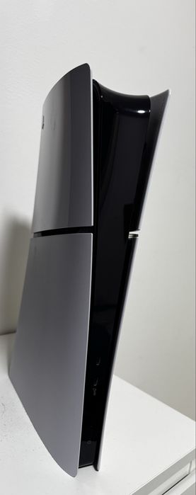 Vând PS5 Digital Edition 1TB – ca nou, cumpărat în ianuarie**