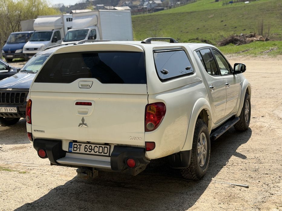 Mitsubishi l200 2015