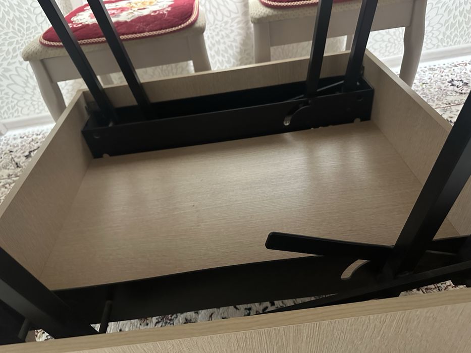 Продам стол для гостиной