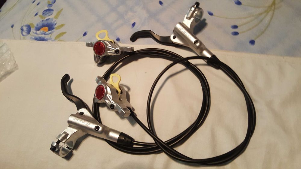Set frane hidraulice pe disc ZOOM argintii/ rosii