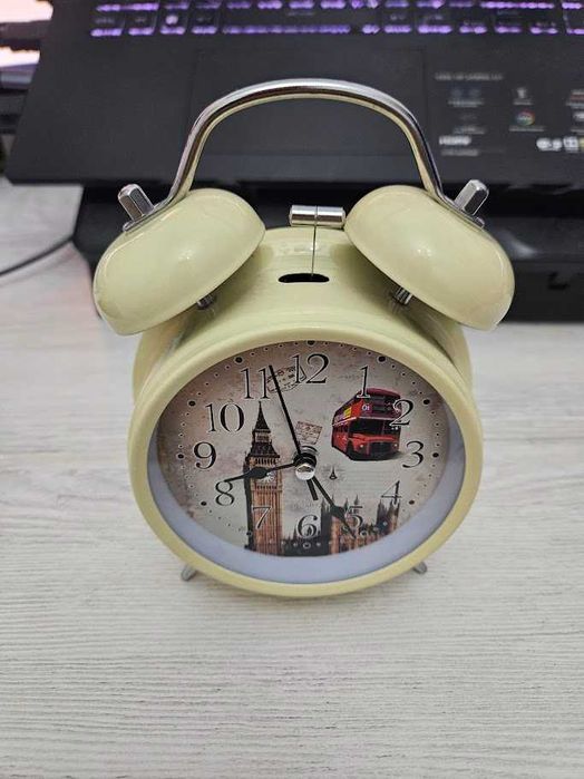 Будильник новый.