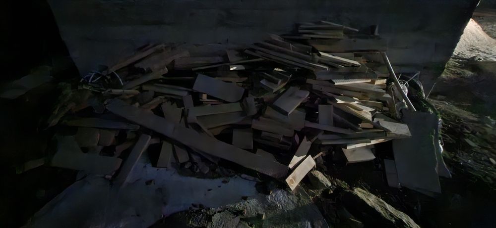 Дрова из досок  кучами