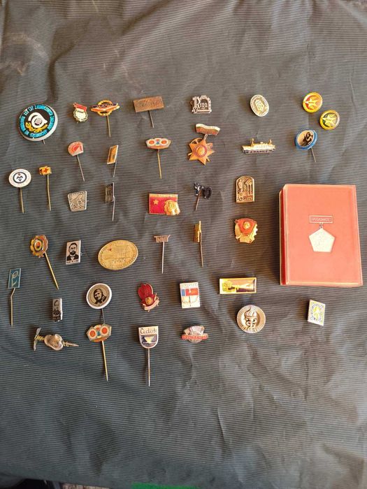 Значки лот 40 броя.