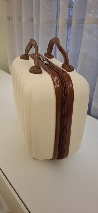 Куфарче за козметика за път
