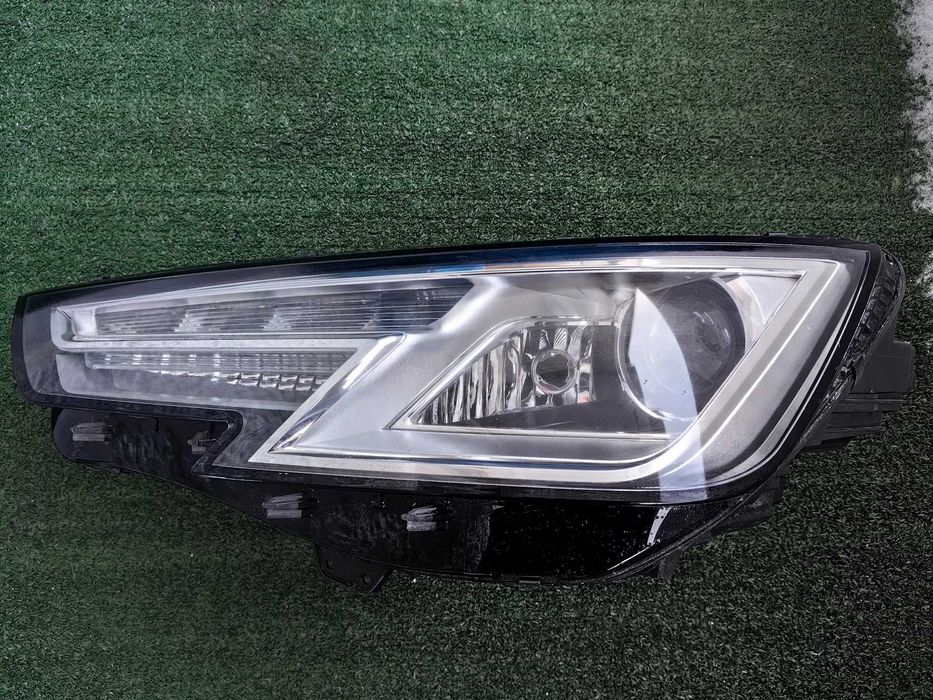 Десен фар за Audi A4 B9 / Ауди А4 Фул Лед