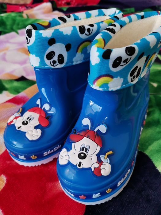 Продам детский весенний обувь