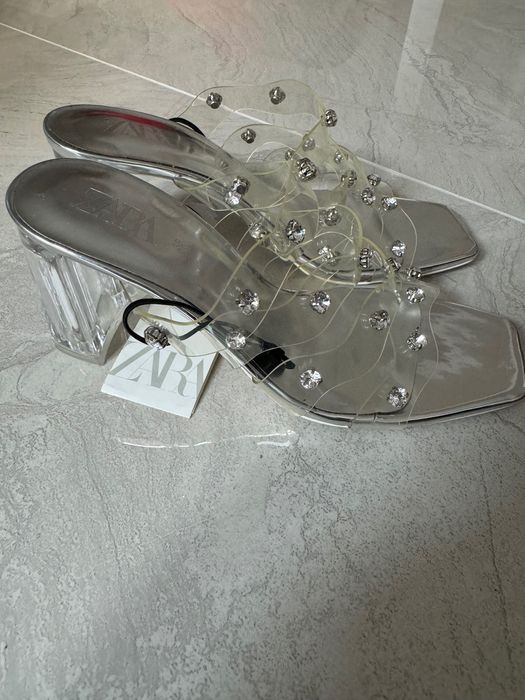 Токчета Zara с камъчета