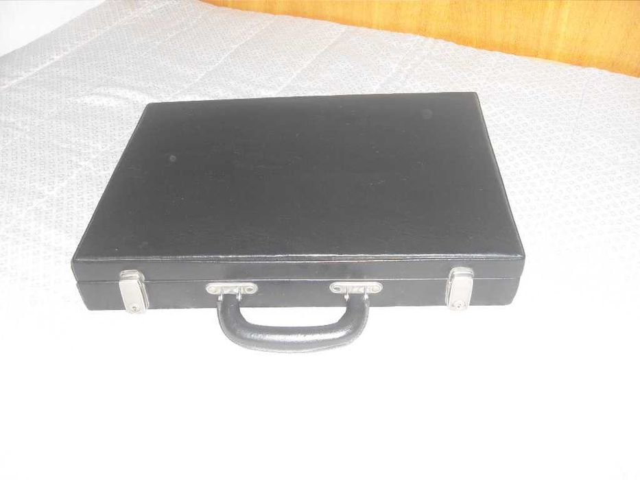 Черно мъжко куфарче