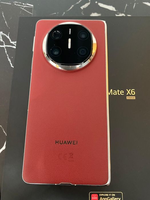 Huawei Mate X6 Nebula Red