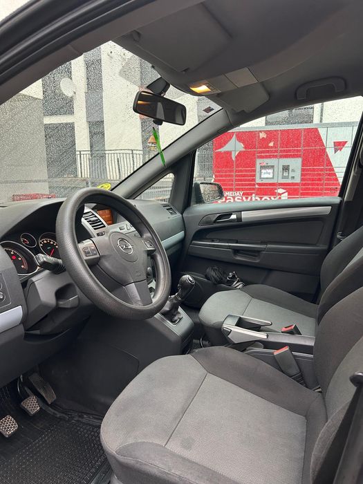 Vând Opel Zafira (dau și la schimb,ofer și diferență)