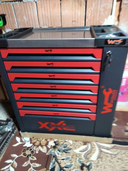 Lada de scule Profesionala completa cu 7 Rafturi .