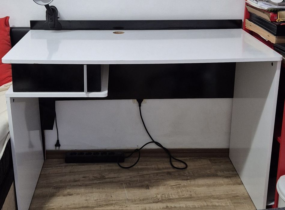 Бюро бял гланц с чекмедже