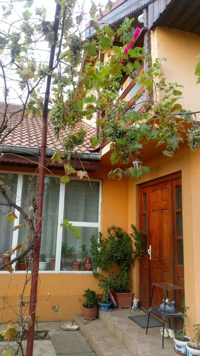 Casa de vanzare +teren generos