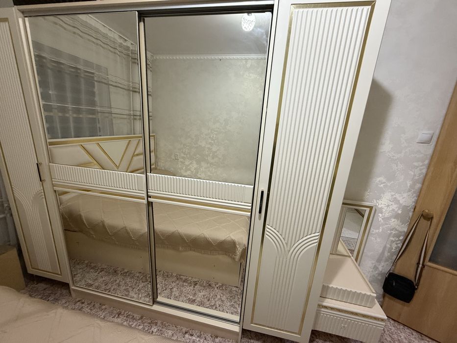 Продам спальный гарнитур