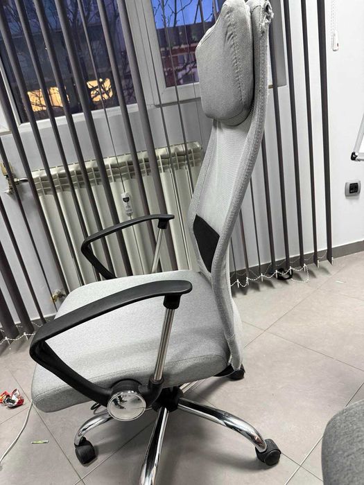 Въртящ се офис стол с подлакътници