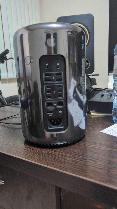 Стационарный компьютер Mac Pro 2013 ведро