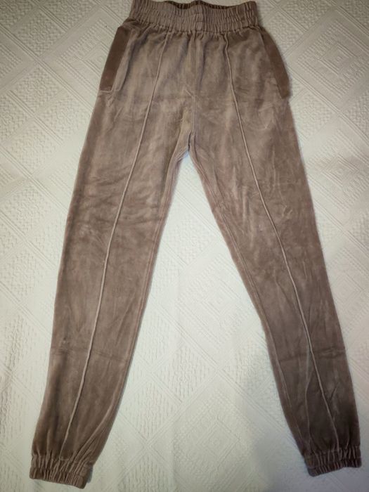 Pantaloni mărimea XS din catifea purtați de doua ori