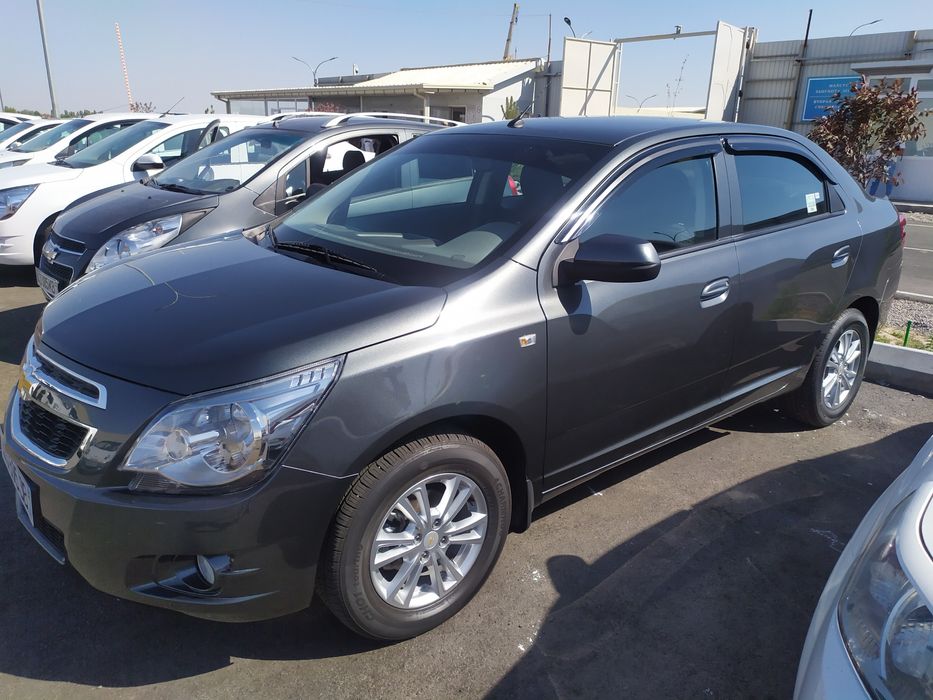 Продается автомобиль шевролет кобальт.