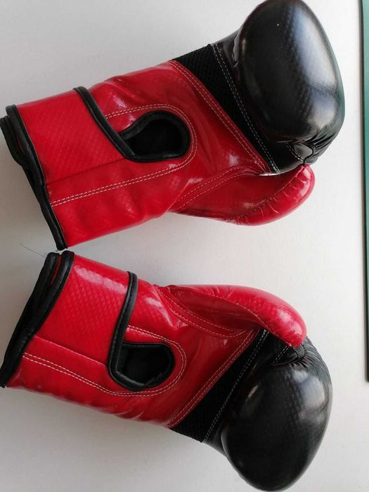 Kimono Kung Fu Negru (150cm) si Mănuși Lupta - pentru copii