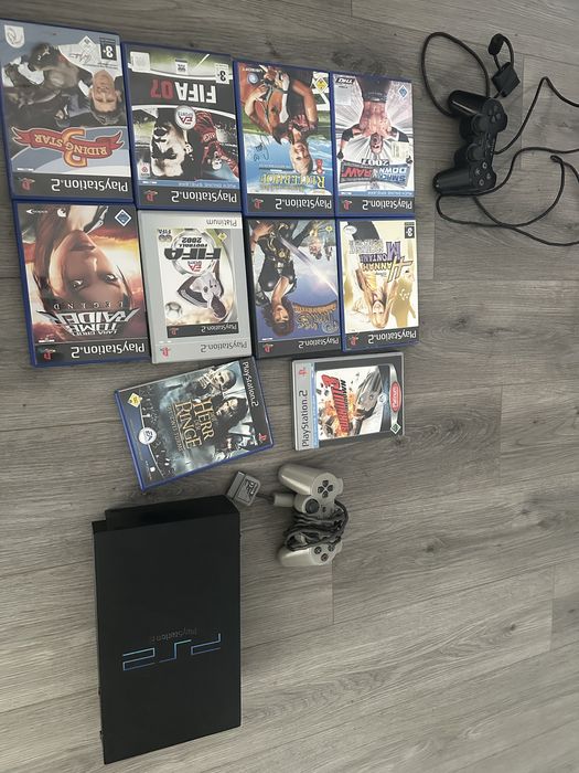 Vand playstation2 cu 2manete si jocuri