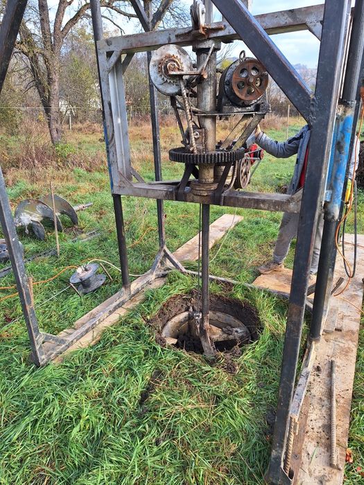 Sapam fantani  cu inele din beton.