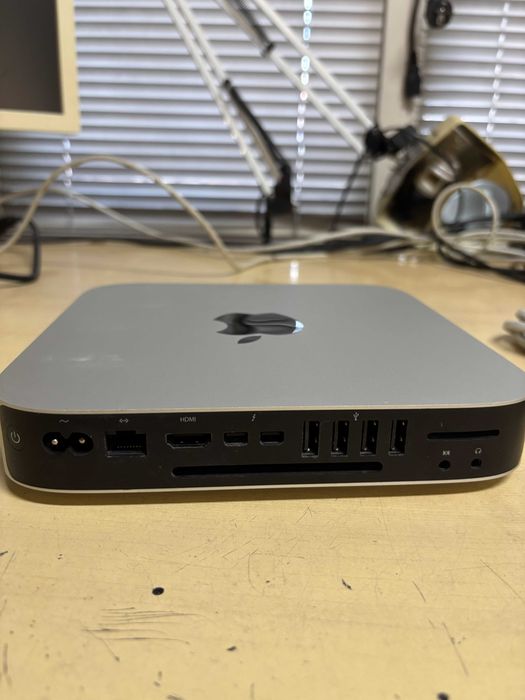 Apple Mac Mini Late 2014 + Apple Magic Mouse