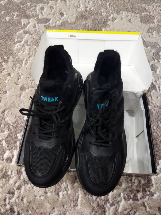 Кроссовки 42 размер.