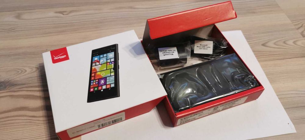 Nokia Lumia 735 - Windows Phone 8.1 (нов)