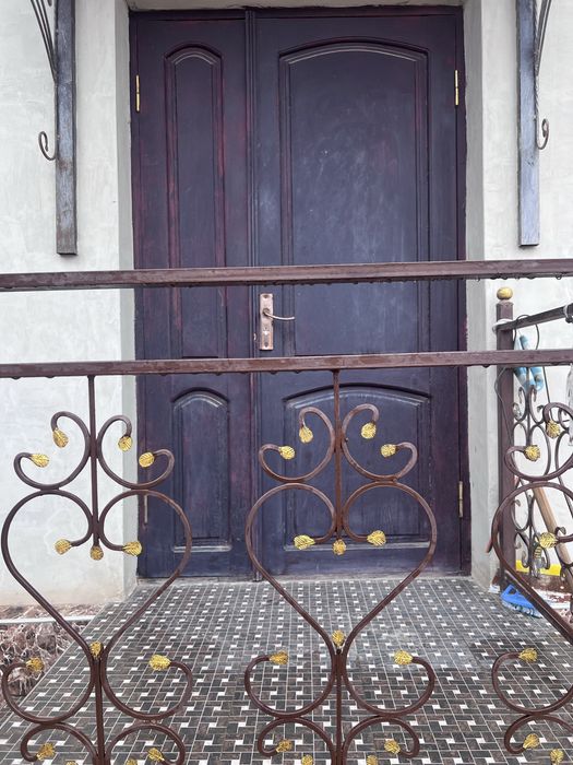 Eshik va deraza sotiladi.