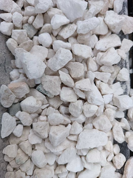 Praf din marmura concasata si piatra marmura ornamentala